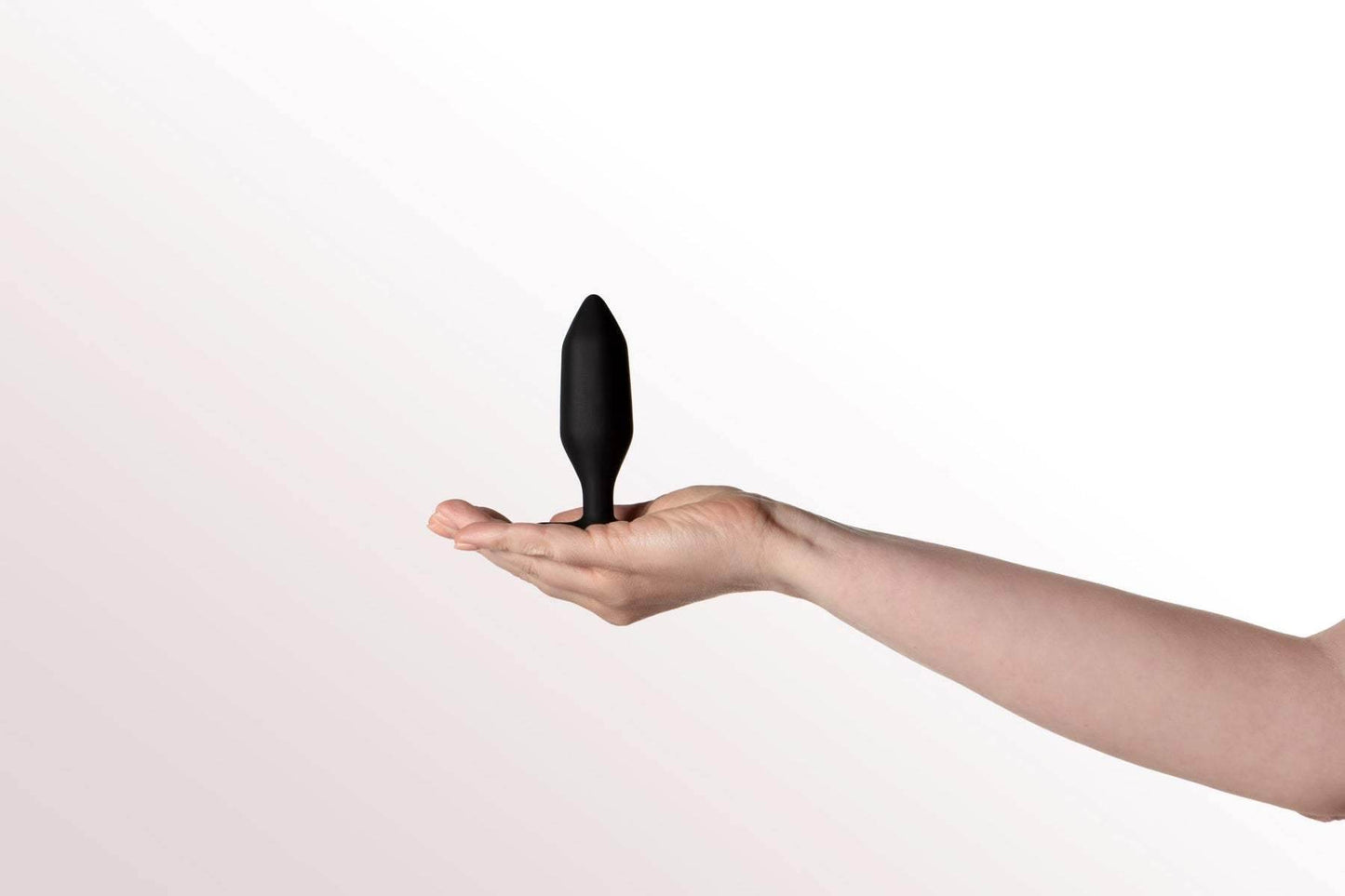 - Je Joue - Onyx Vibrating Butt Plug Black - PlayLoveToys