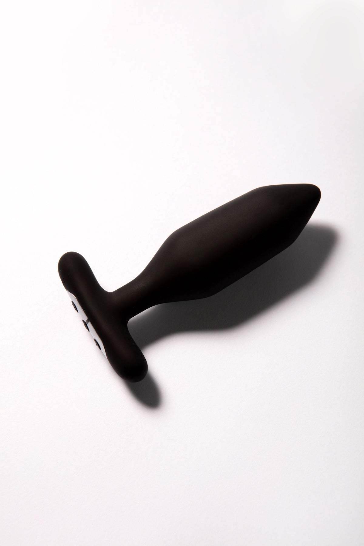 - Je Joue - Onyx Vibrating Butt Plug Black - PlayLoveToys