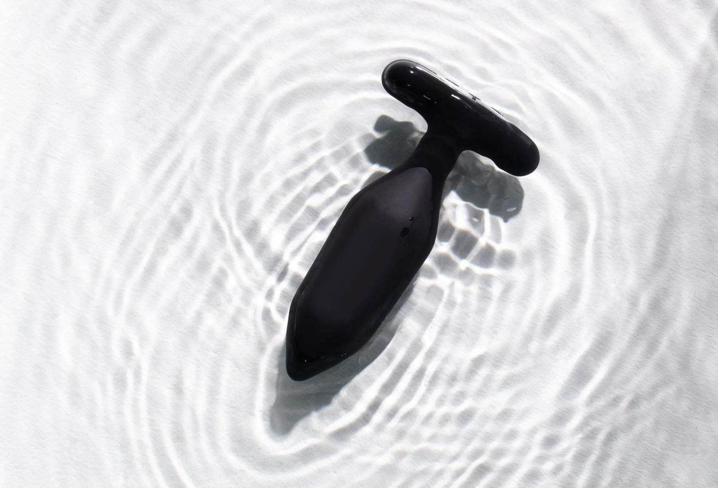 - Je Joue - Onyx Vibrating Butt Plug Black - PlayLoveToys