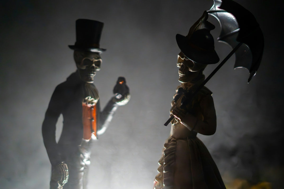 par-de-muñecos-de-halloween-de-pie