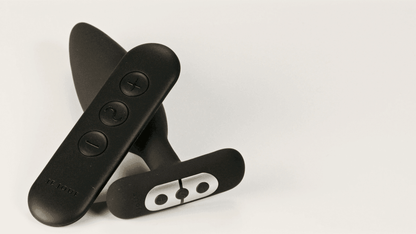  - Je Joue - Onyx Vibrating Butt Plug Black - PlayLoveToys