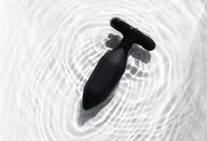  - Je Joue - Onyx Vibrating Butt Plug Black - PlayLoveToys